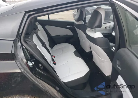 2016 Toyota Prius Four z USA, uszkodzony, nr VIN JTDKARFU3G3017467